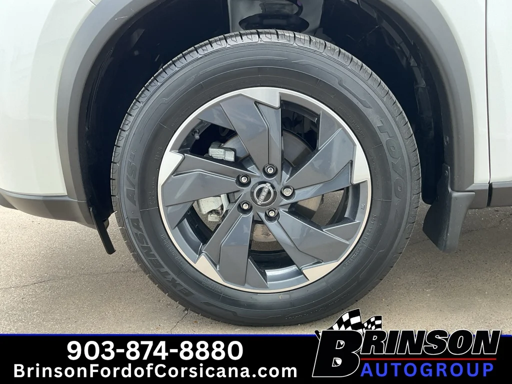 Used 2025 Everest White Pearl Nissan SV image 15