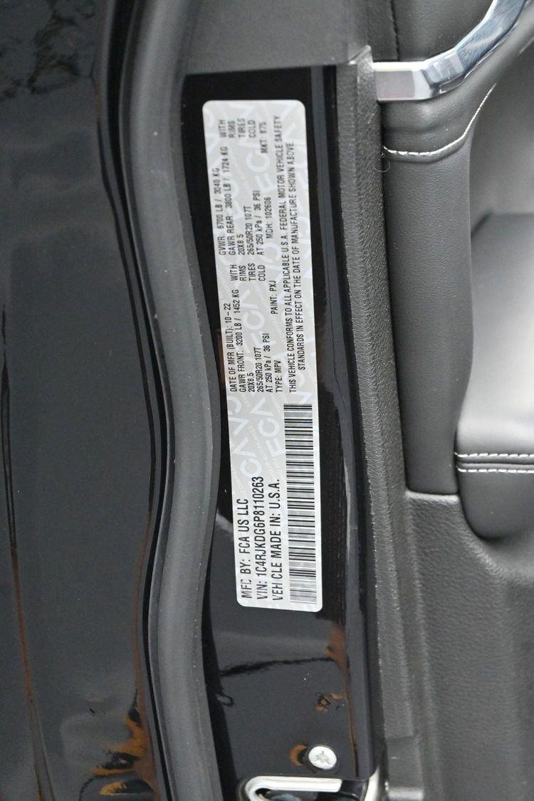Used 2023 Diamond Black Crystal Pearlcoat Jeep Overland image 45