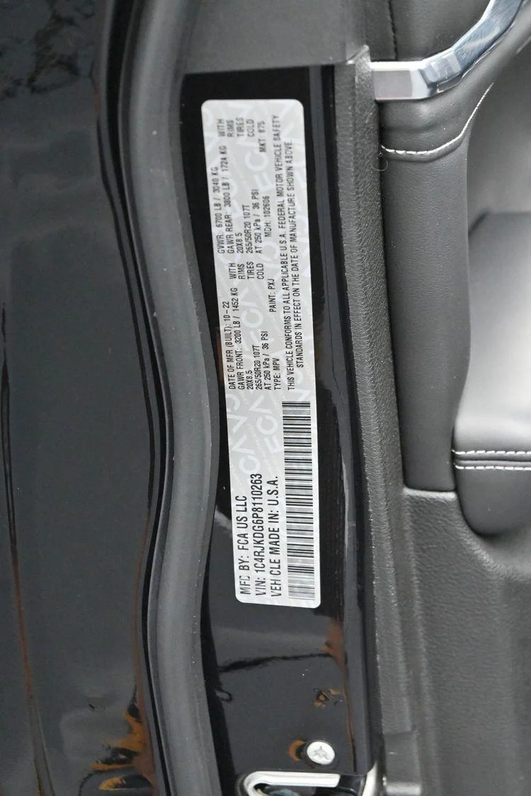 Used 2023 Diamond Black Crystal Pearlcoat Jeep Overland image 45
