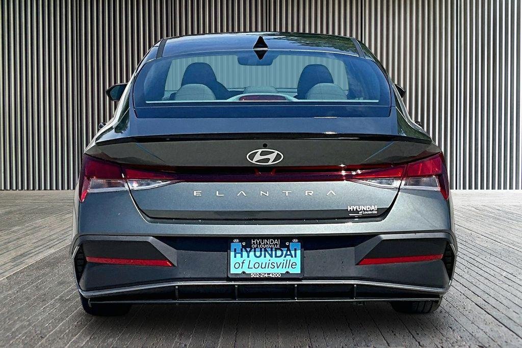 New 2026 Amazon Gray Hyundai SEL Sport image 4