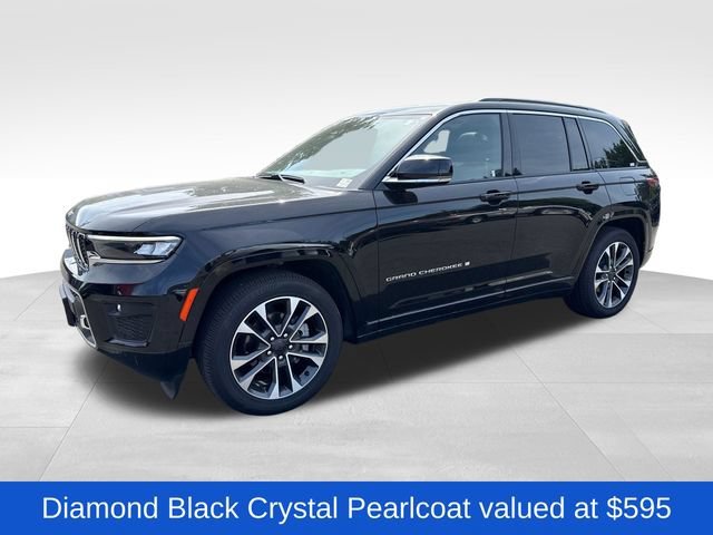New 2025 Diamond Black Crystal Pearl-Coat Exterior Paint Jeep Overland image 3