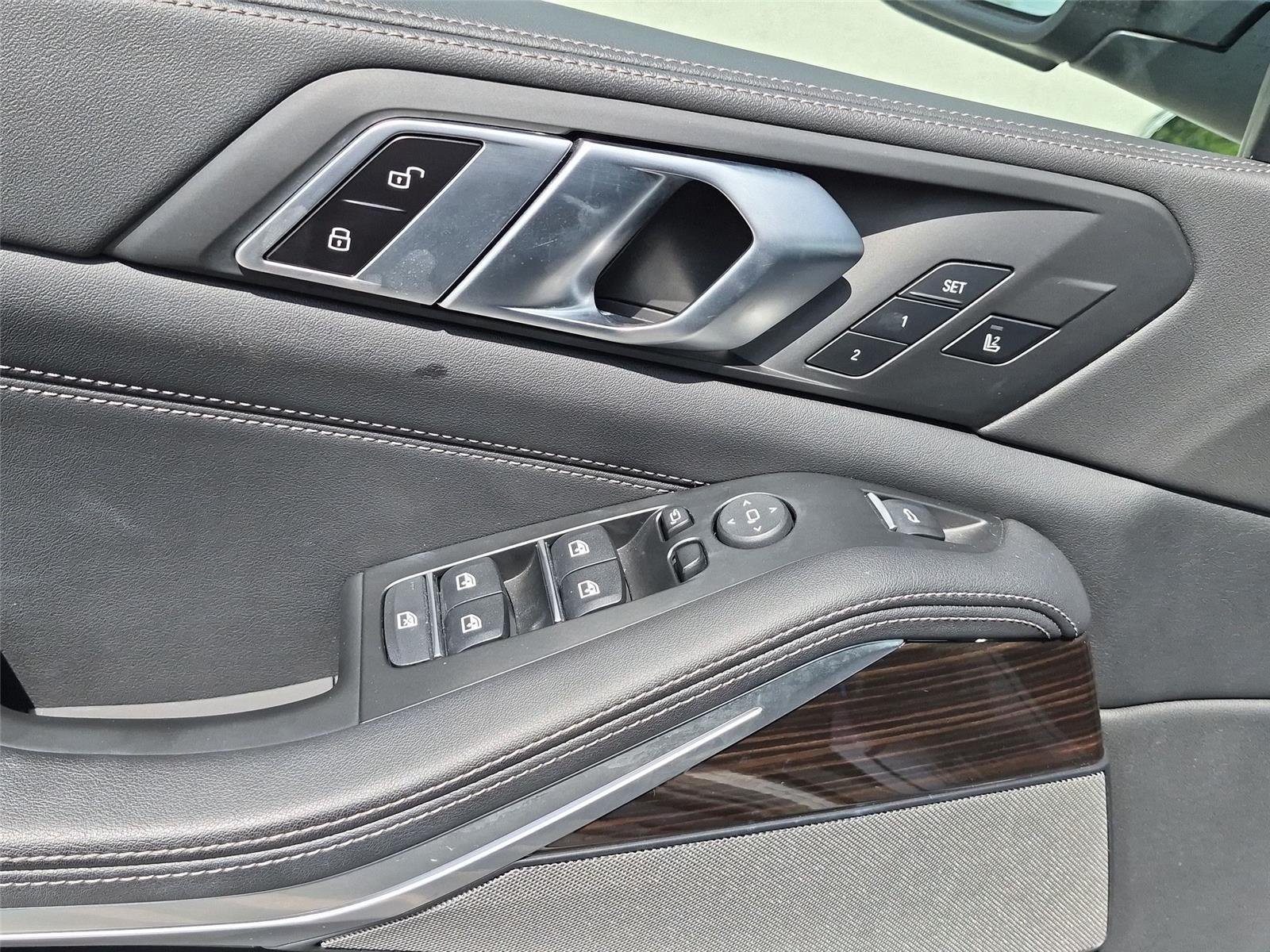 Used 2024 Black Sapphire Metallic BMW xDrive40i image 16