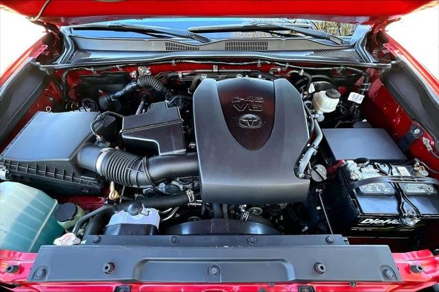 Certified Used 2020 BARCELONA RED MET. Toyota  image 29
