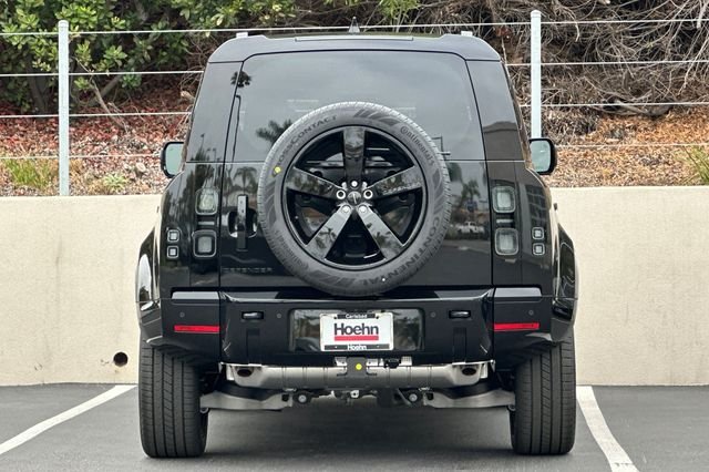 New 2026 Santorini Black Land Rover X-Dynamic SE image 4