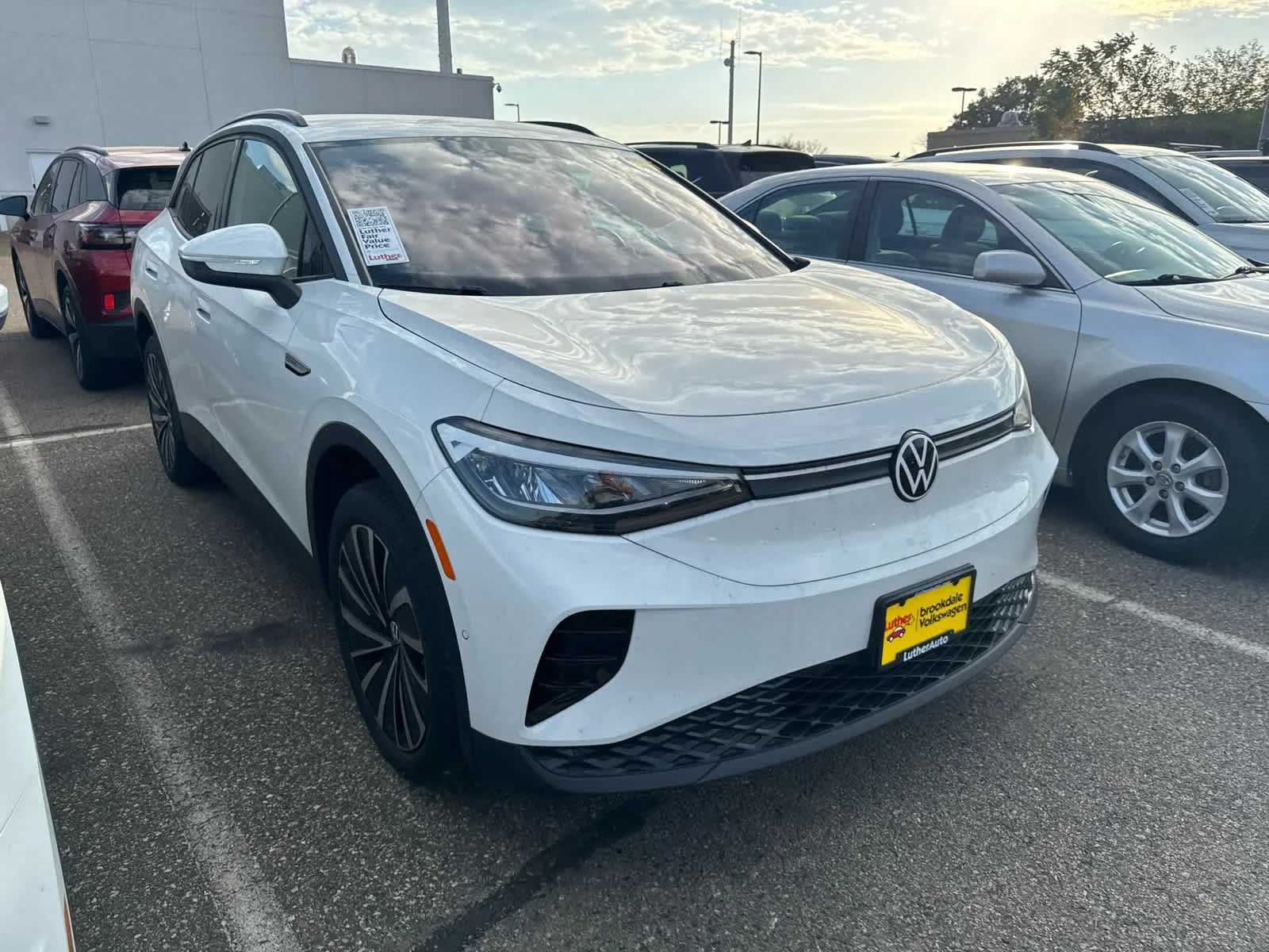 Used 2024 Volkswagen ID.4 PRO with VIN 1V2DSPE85RC002937 for sale in Minneapolis, MN