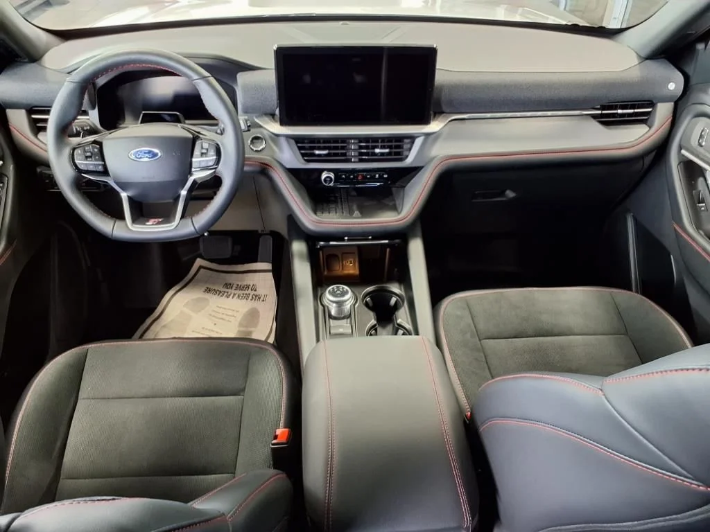 2025 Ford Explorer ST - Photo 10