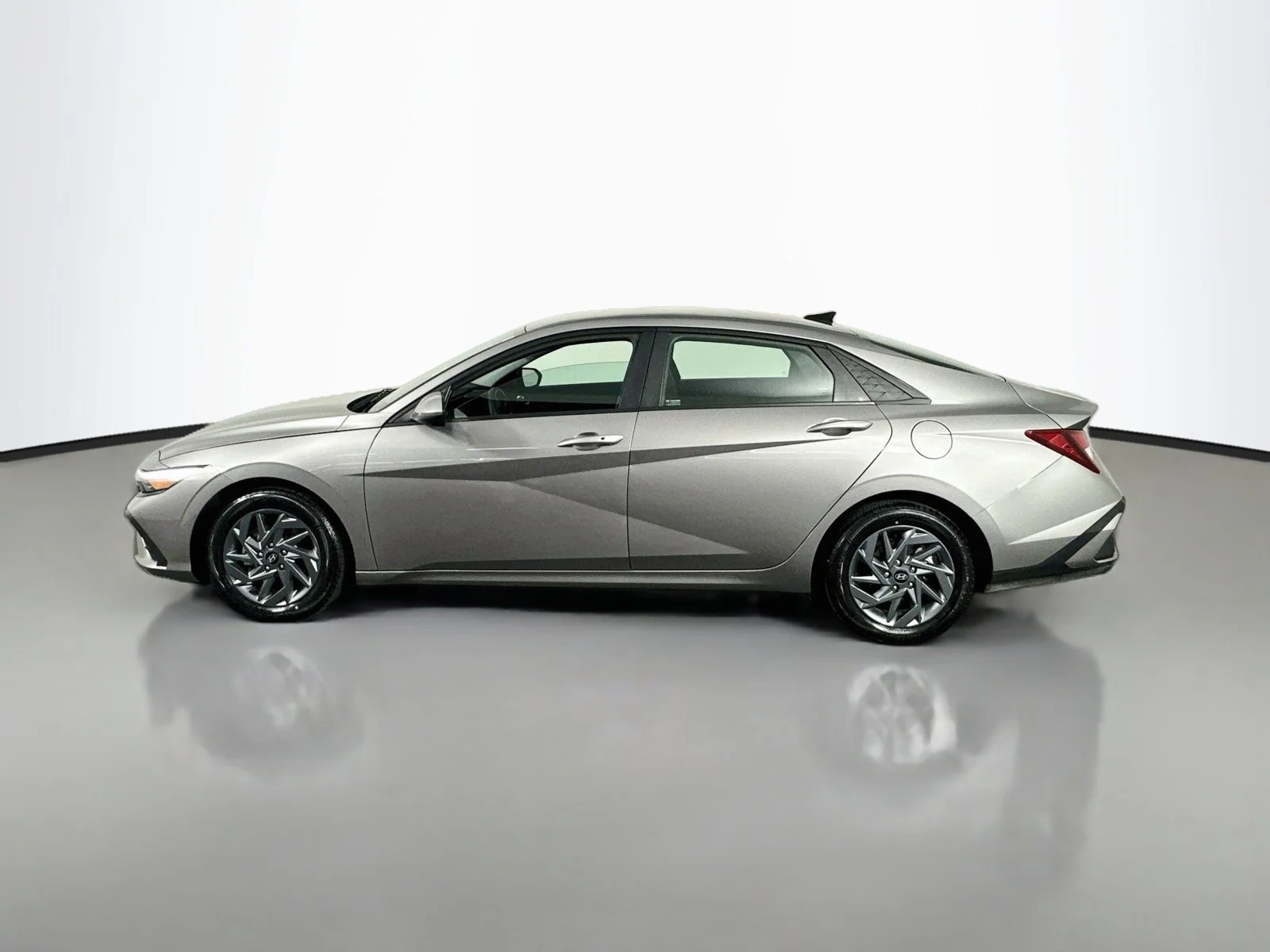 Used 2024 Fluid Metal Hyundai SEL image 5