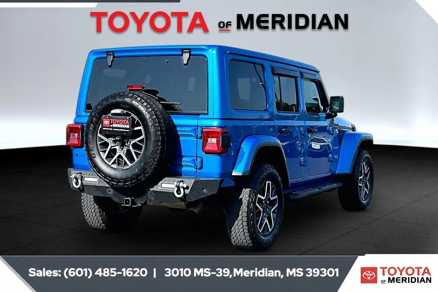 Used 2024 Hydro Blue Pearlcoat Jeep Sahara image 11