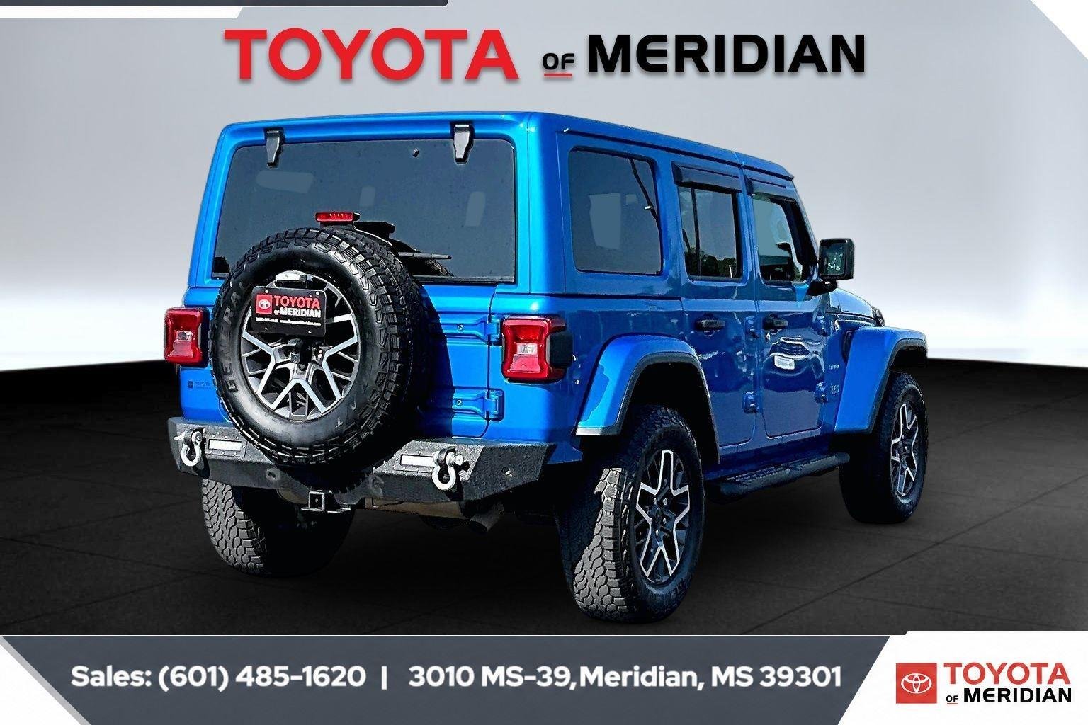 Used 2024 Hydro Blue Pearlcoat Jeep Sahara image 11