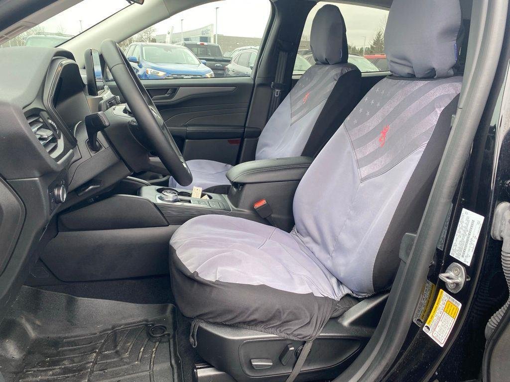 Used 2023 Black Metallic Ford Active image 9
