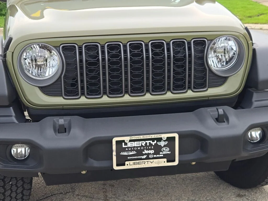 Used 2025 Green Jeep Sport image 5