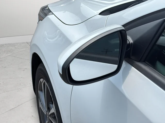 Used 2023 White Kia LXS image 20