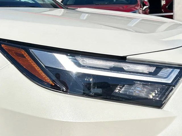Used 2022 White Toyota XLE Premium image 17