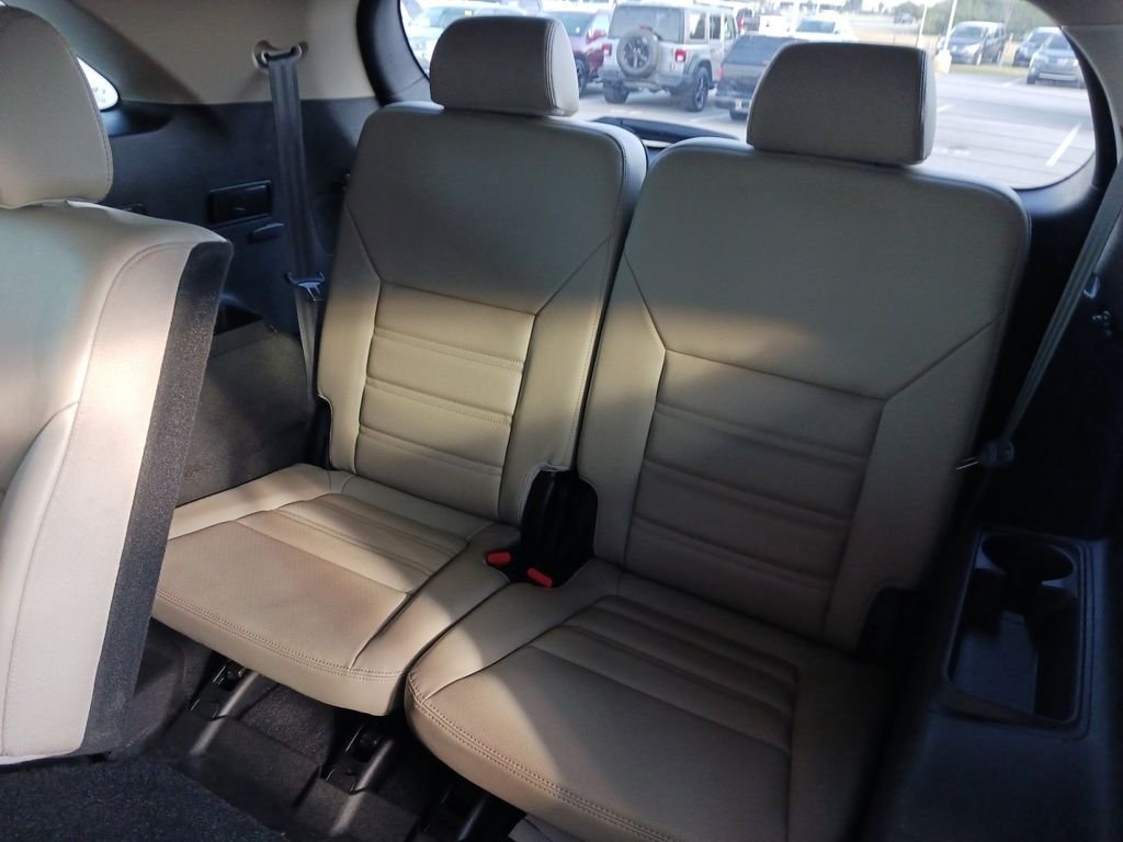 Used 2019 White Kia EX image 28