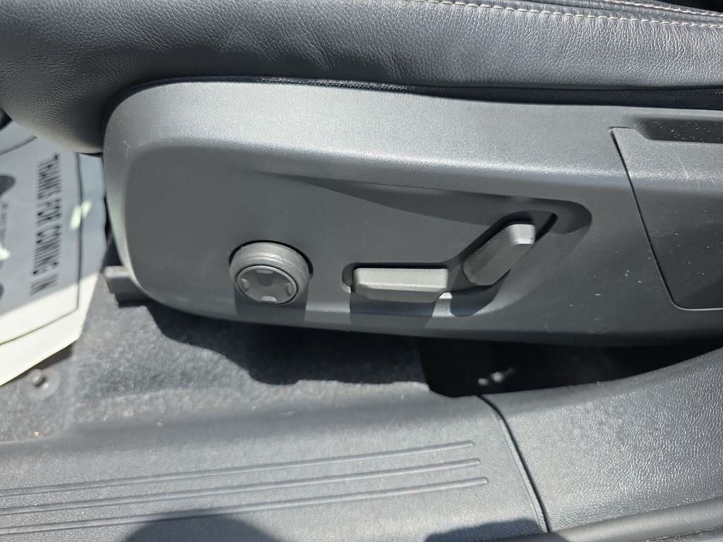 2023 Volvo XC40 Plus - Photo 22