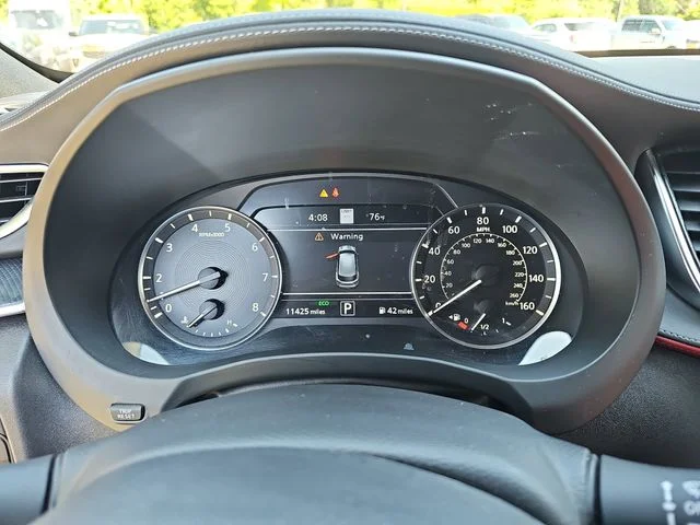 Used 2025 White INFINITI SPORT image 19