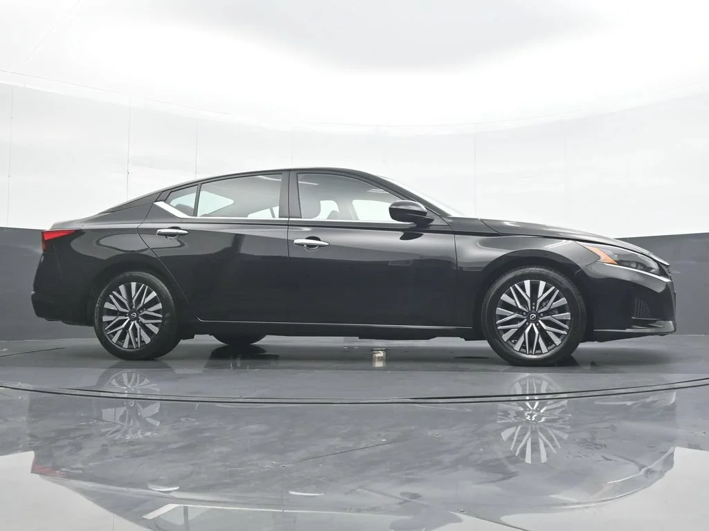 Used 2024 Black Nissan 2.5 SV image 31