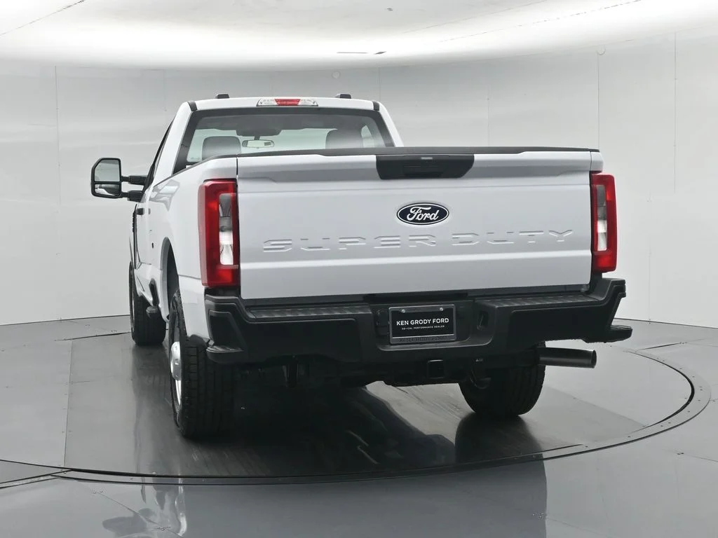 New 2027 Oxford White Ford XLT image 23