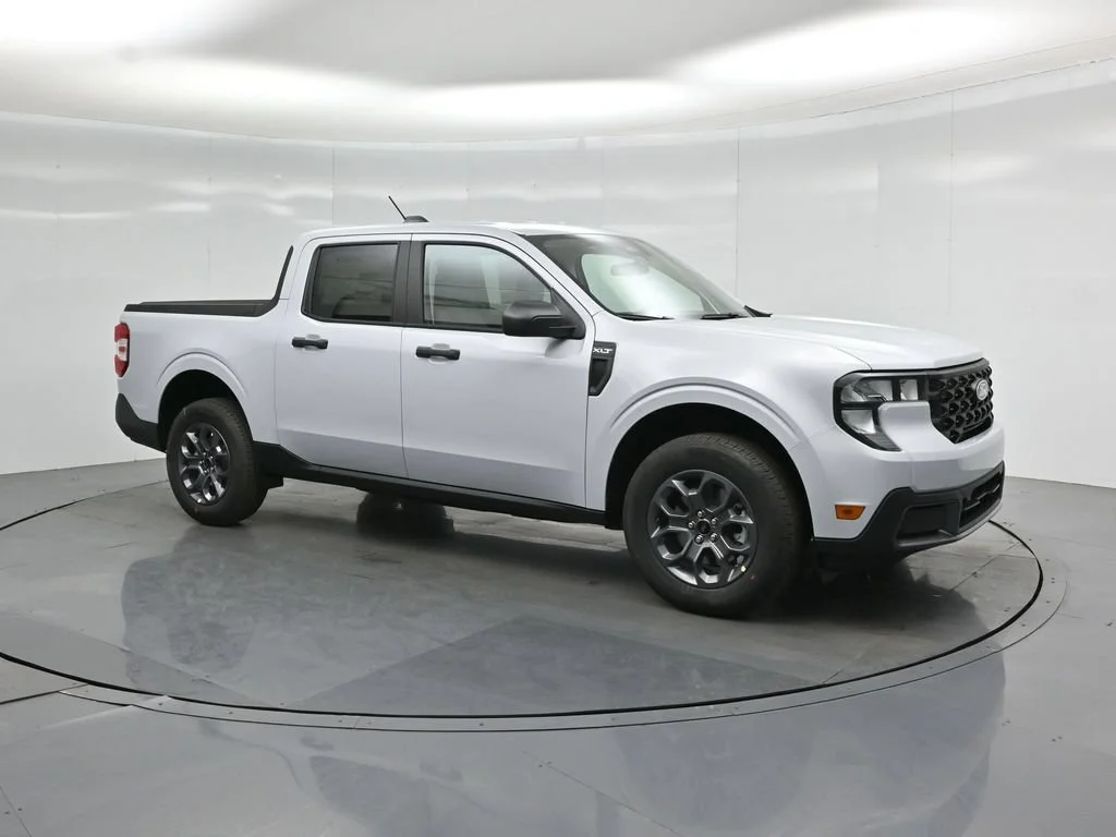 New 2026 Space White Metallic Ford XLT image 47