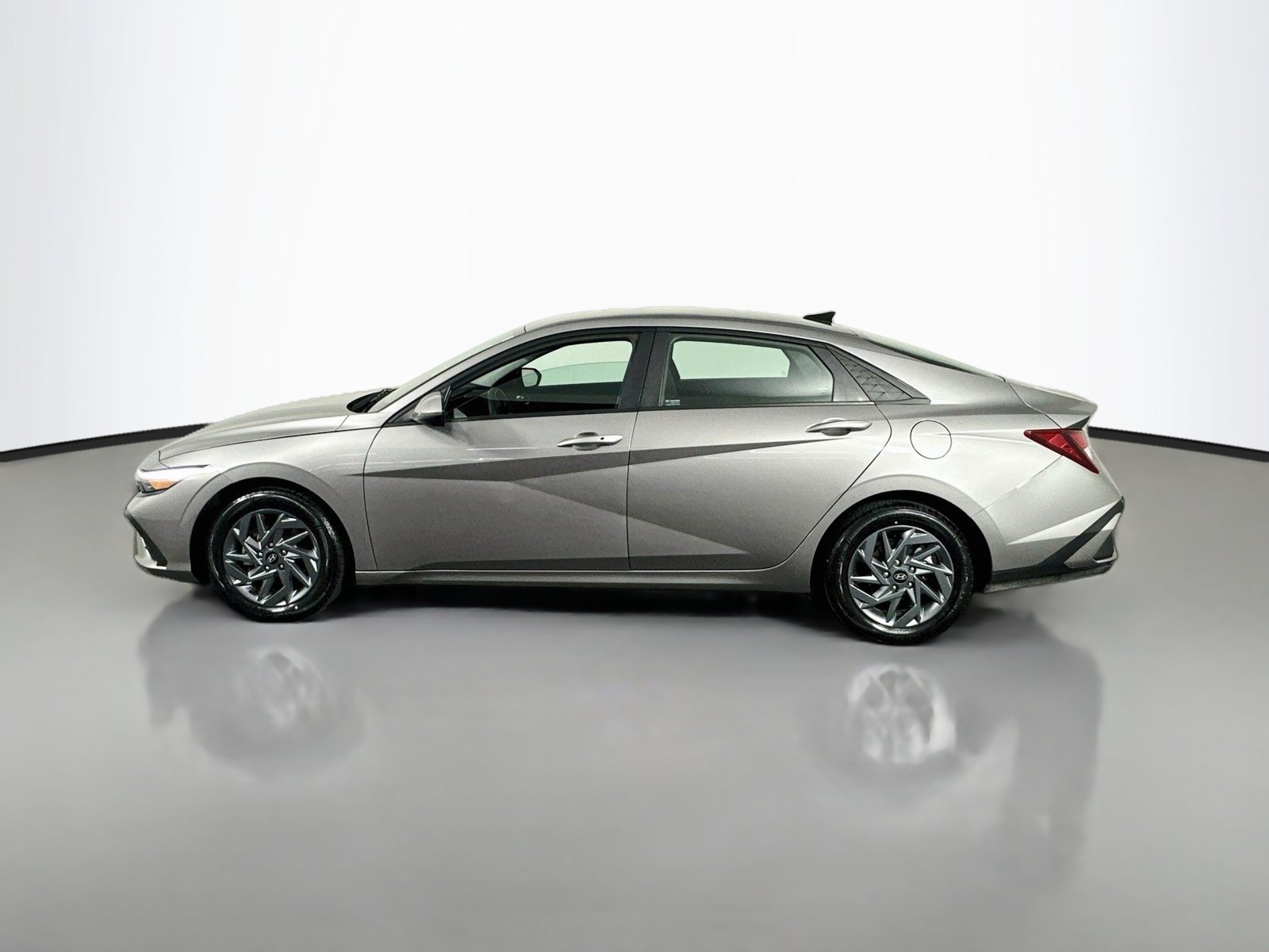 Used 2024 Fluid Metal Hyundai SEL image 4