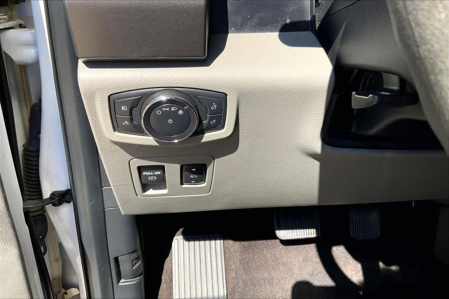 Used 2020 Oxford White Ford XLT image 32