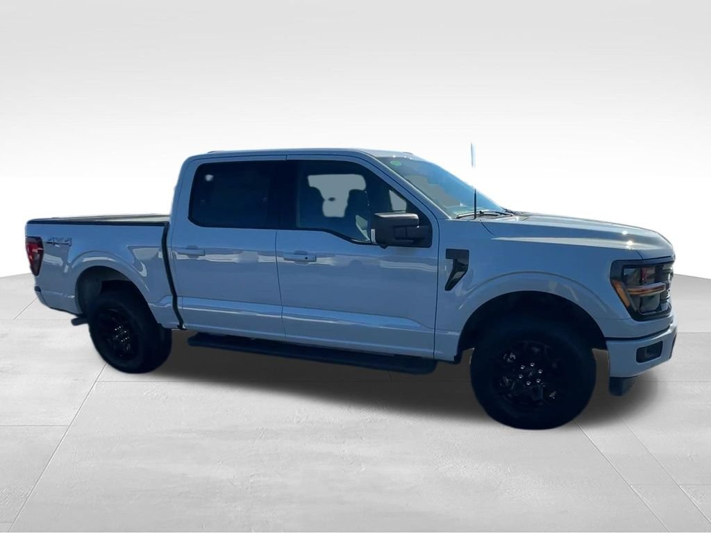 New 2026 White Ford XLT image 2