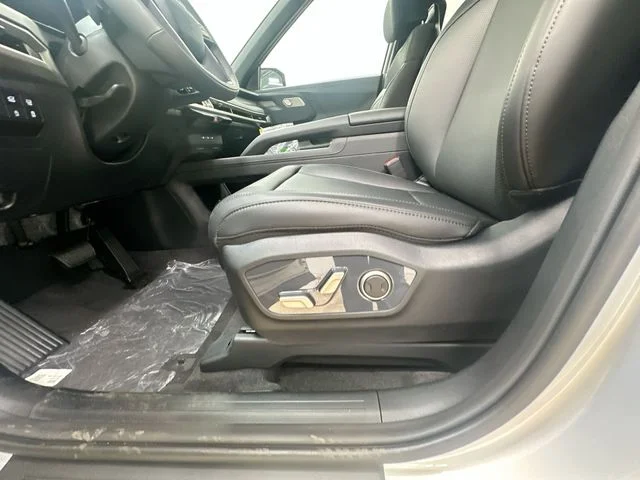 New 2027 Ivory Silver Kia S image 15