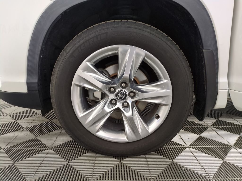 Used 2019 Blizzard Pearl Toyota Limited image 30