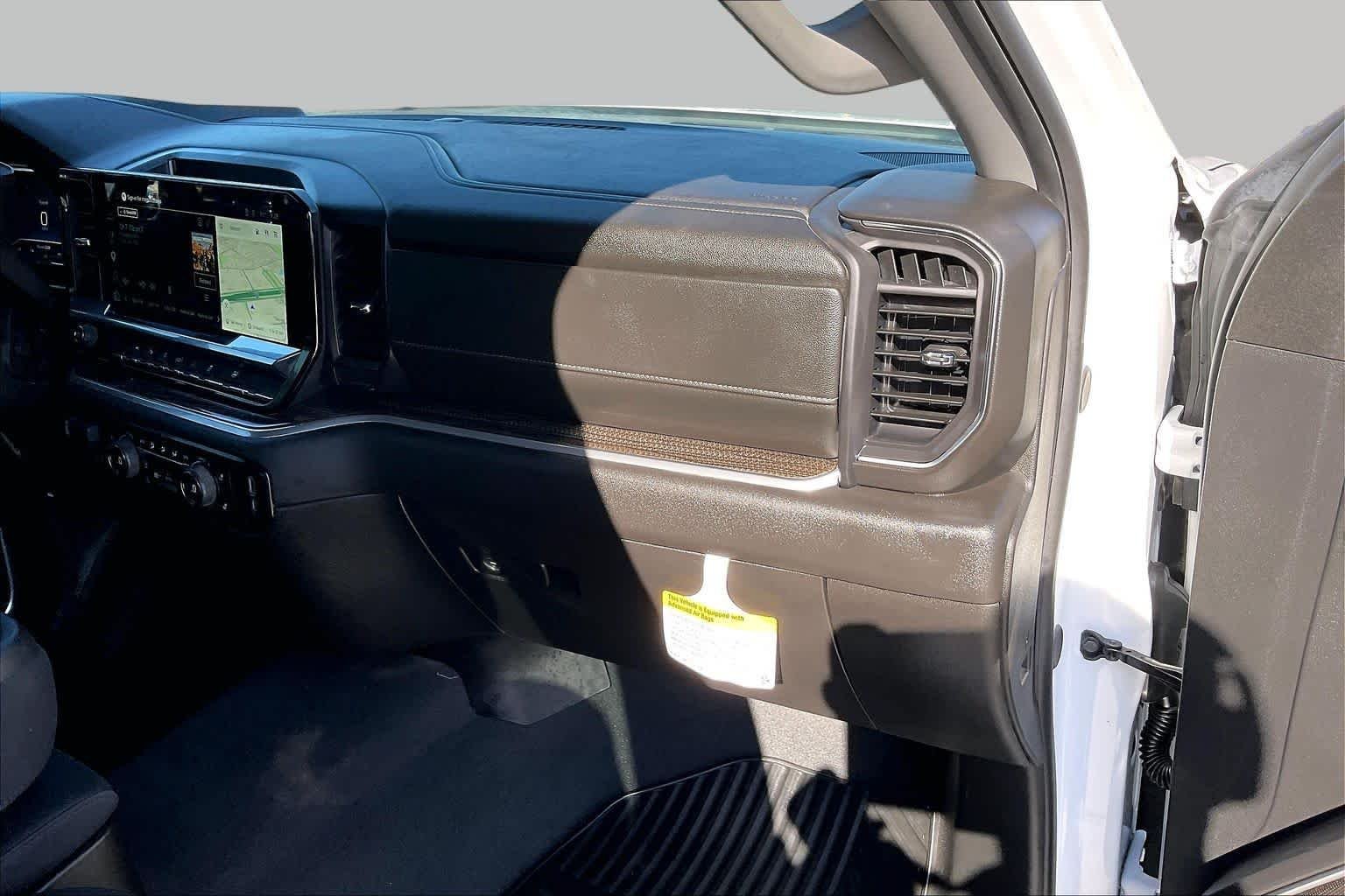 Used 2025 Summit White Chevrolet LT image 18