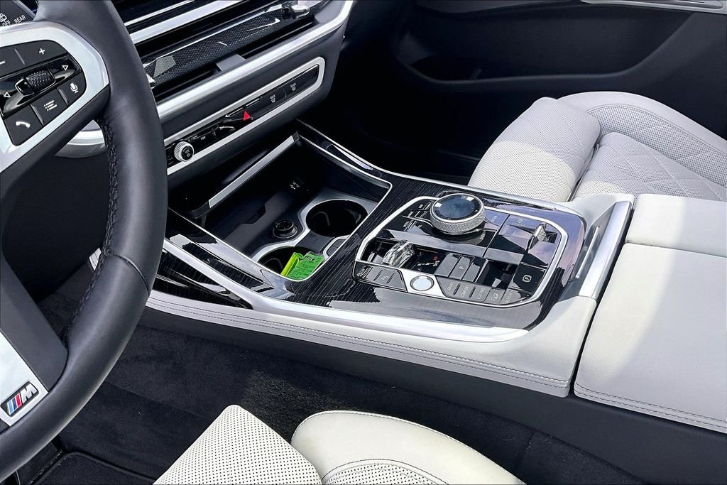 Used 2023 Gray BMW xDrive40i image 14