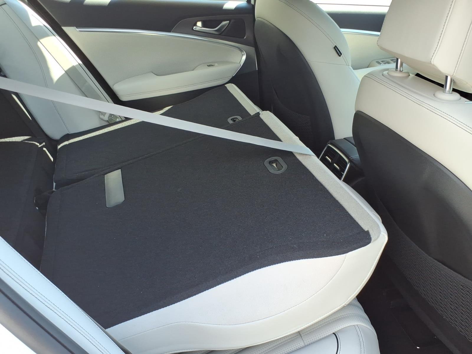 New 2026 Alta White Genesis 3.3T SPORT PRESTIGE image 31