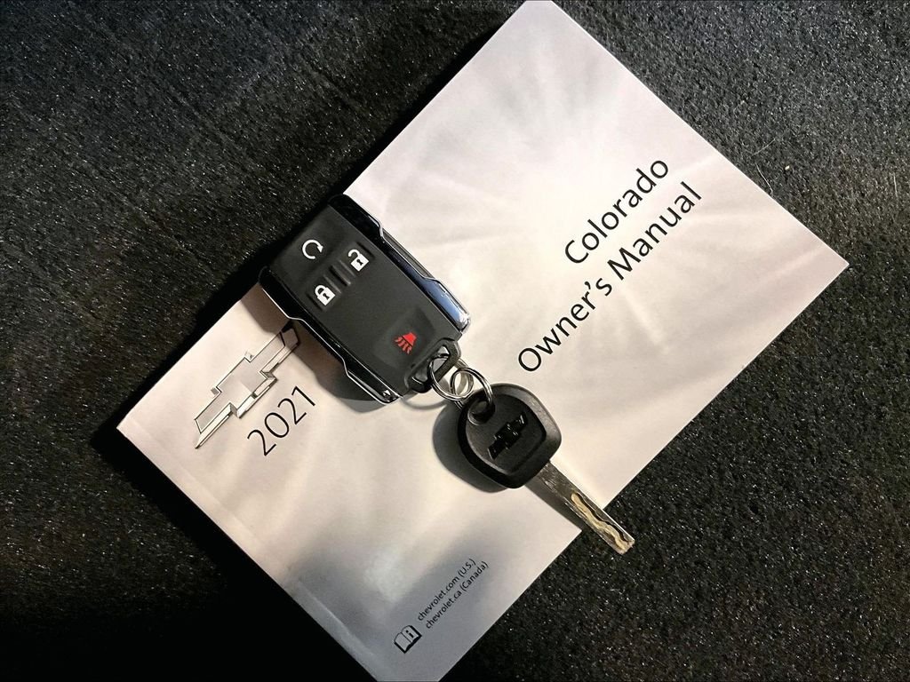 Used 2021 Gray Chevrolet ZR2 image 31