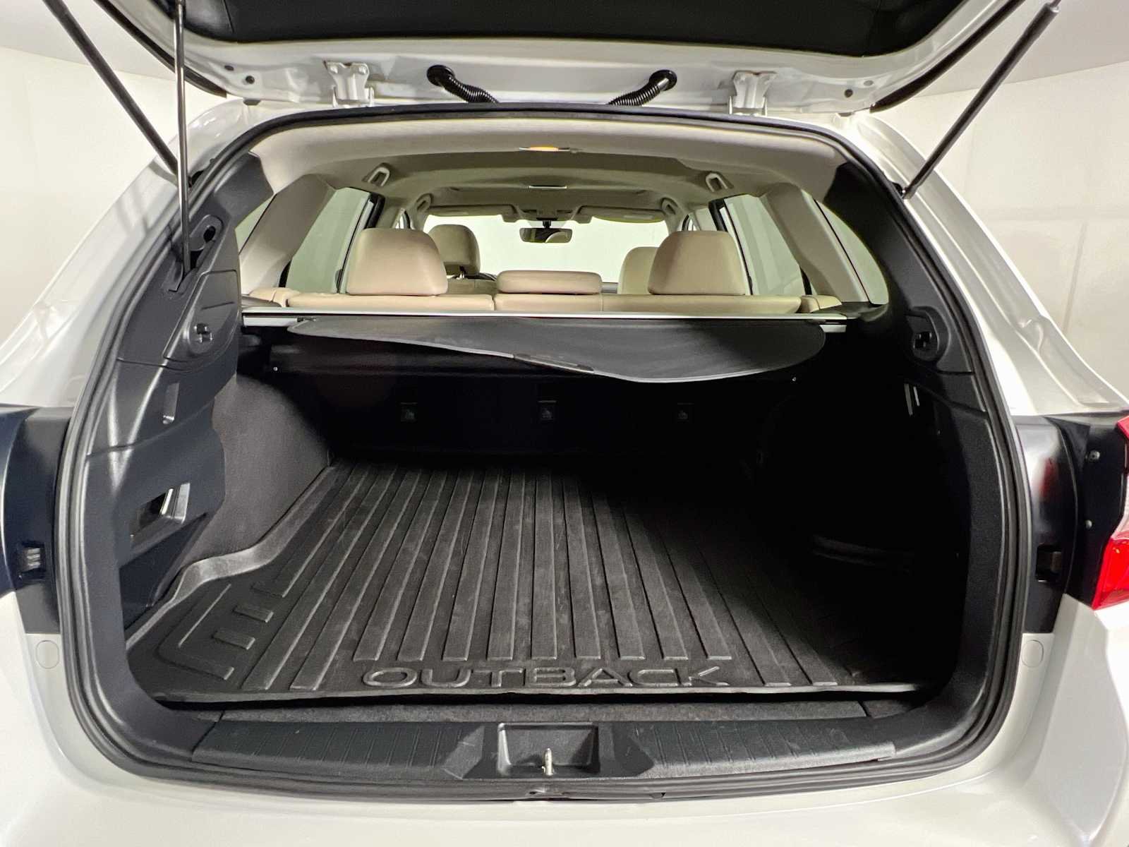 Used 2019 Crystal White Pearl Subaru Limited image 28