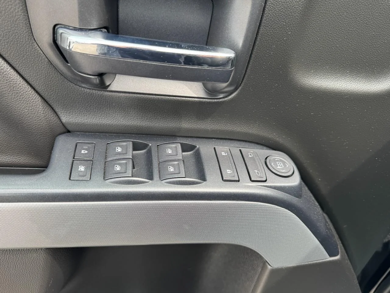 Used 2019 Black Chevrolet 4WD Double Cab LT w/2LT image 13