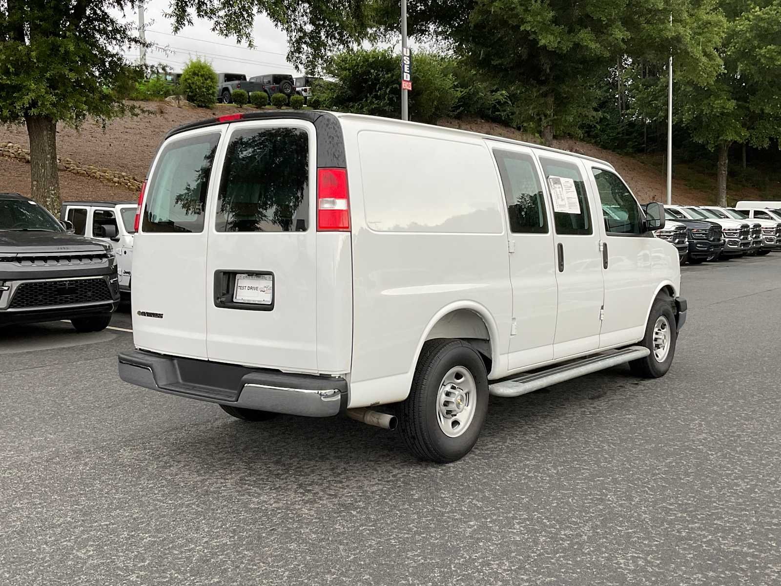 Used 2025 Summit White Chevrolet  image 5