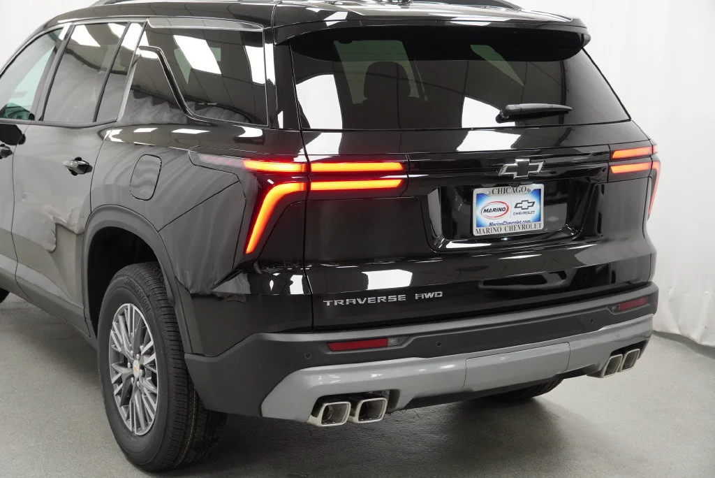 New 2027 Mosaic Black Metallic Chevrolet LT image 37