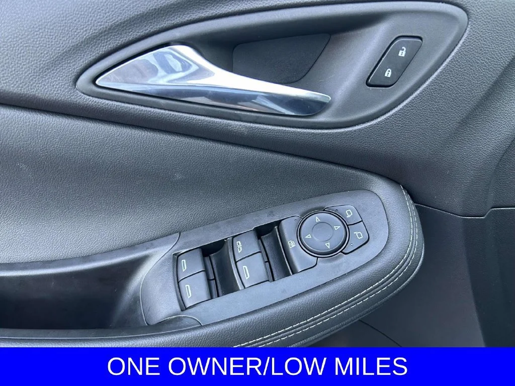 Used 2023 SUMMIT WHITE Buick Preferred image 15
