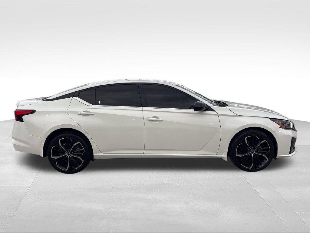 Used 2023 White Nissan 2.5 SR image 6