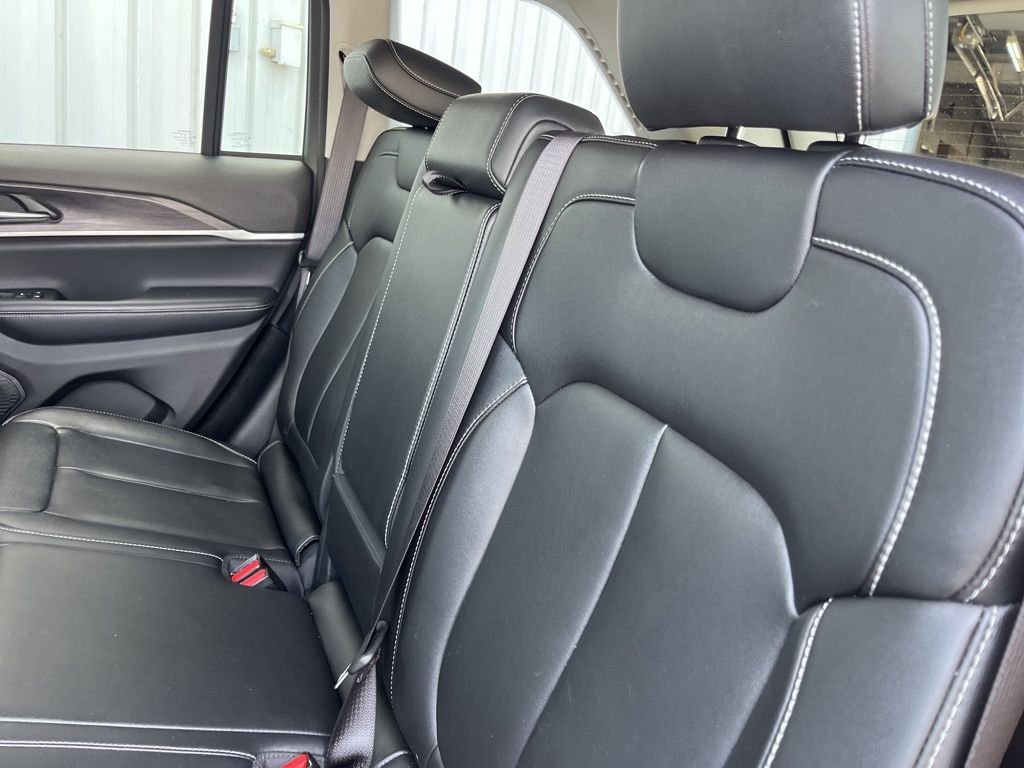 Used 2023 Velvet Jeep Limited image 39