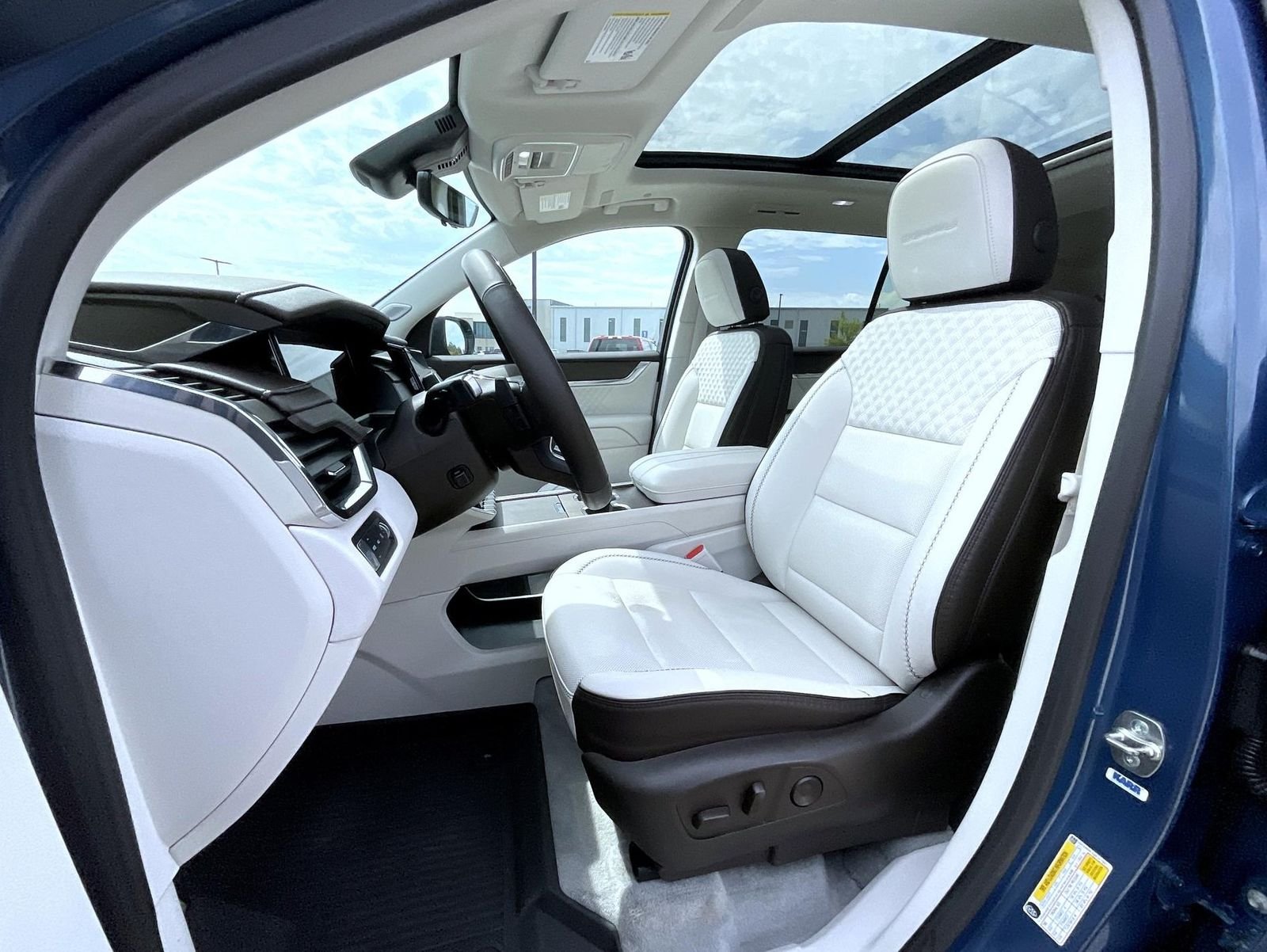 Used 2024 Blue GMC Denali image 10