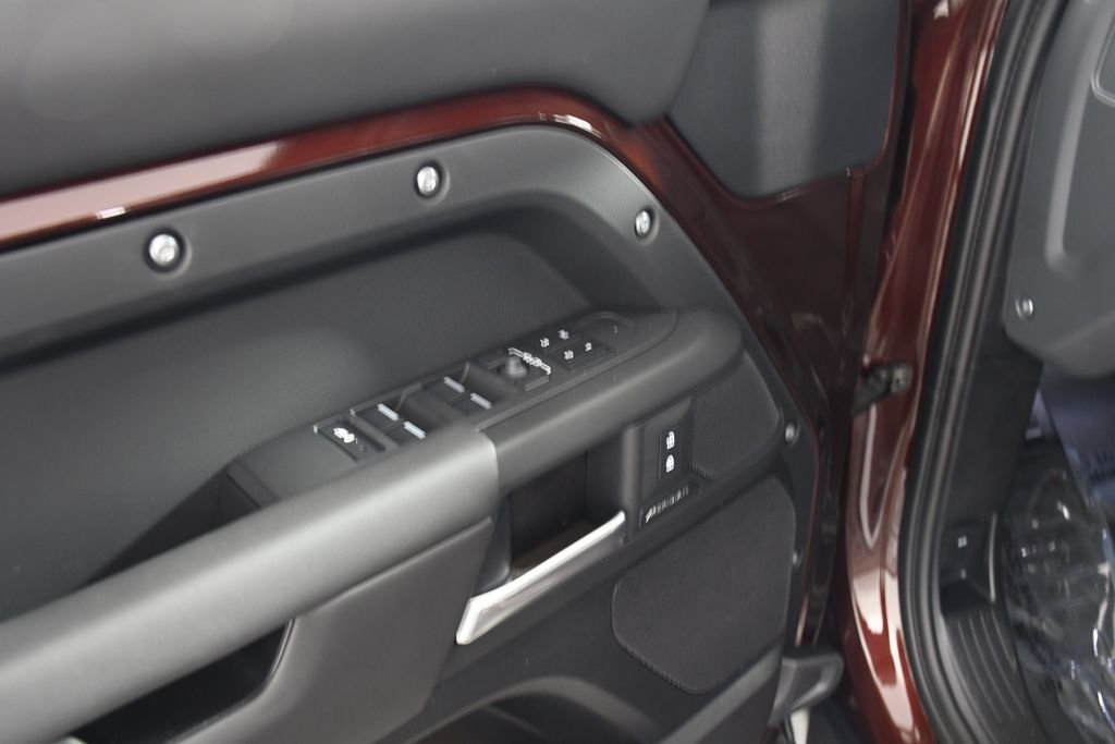 2026 Land Rover Defender S - Photo 14