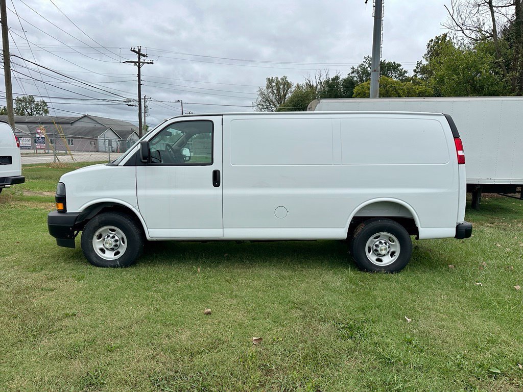 2026 Chevrolet Express Cargo Work Van - Photo 7