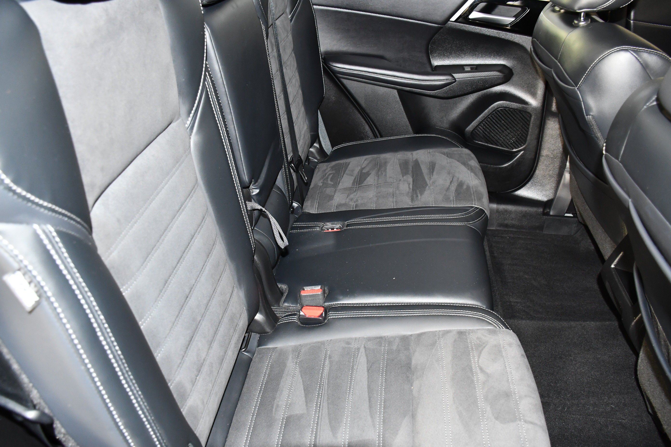 Certified Used 2024 Black Diamond Mitsubishi SE image 42