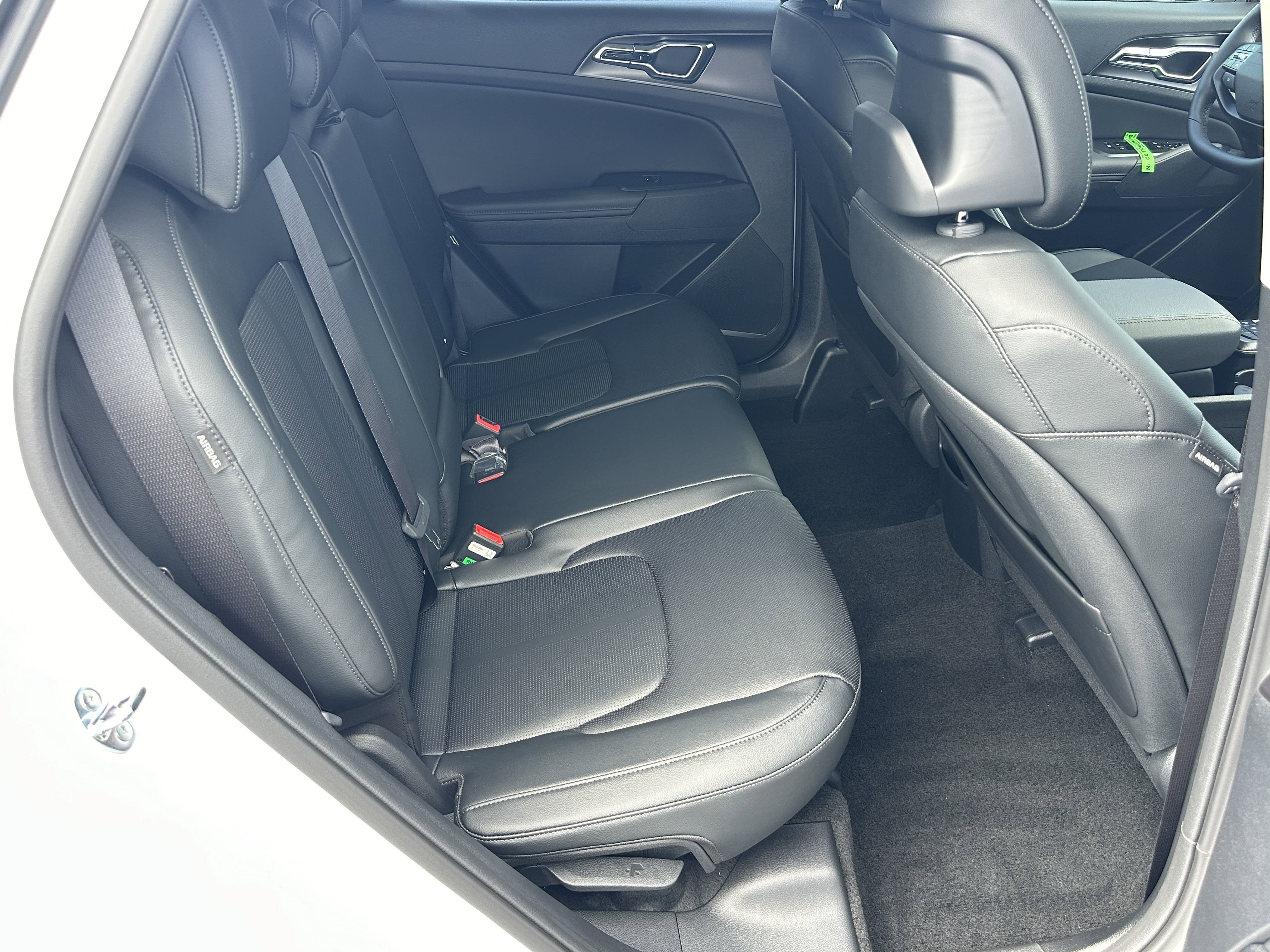 2026 Kia Sportage SX - Photo 17