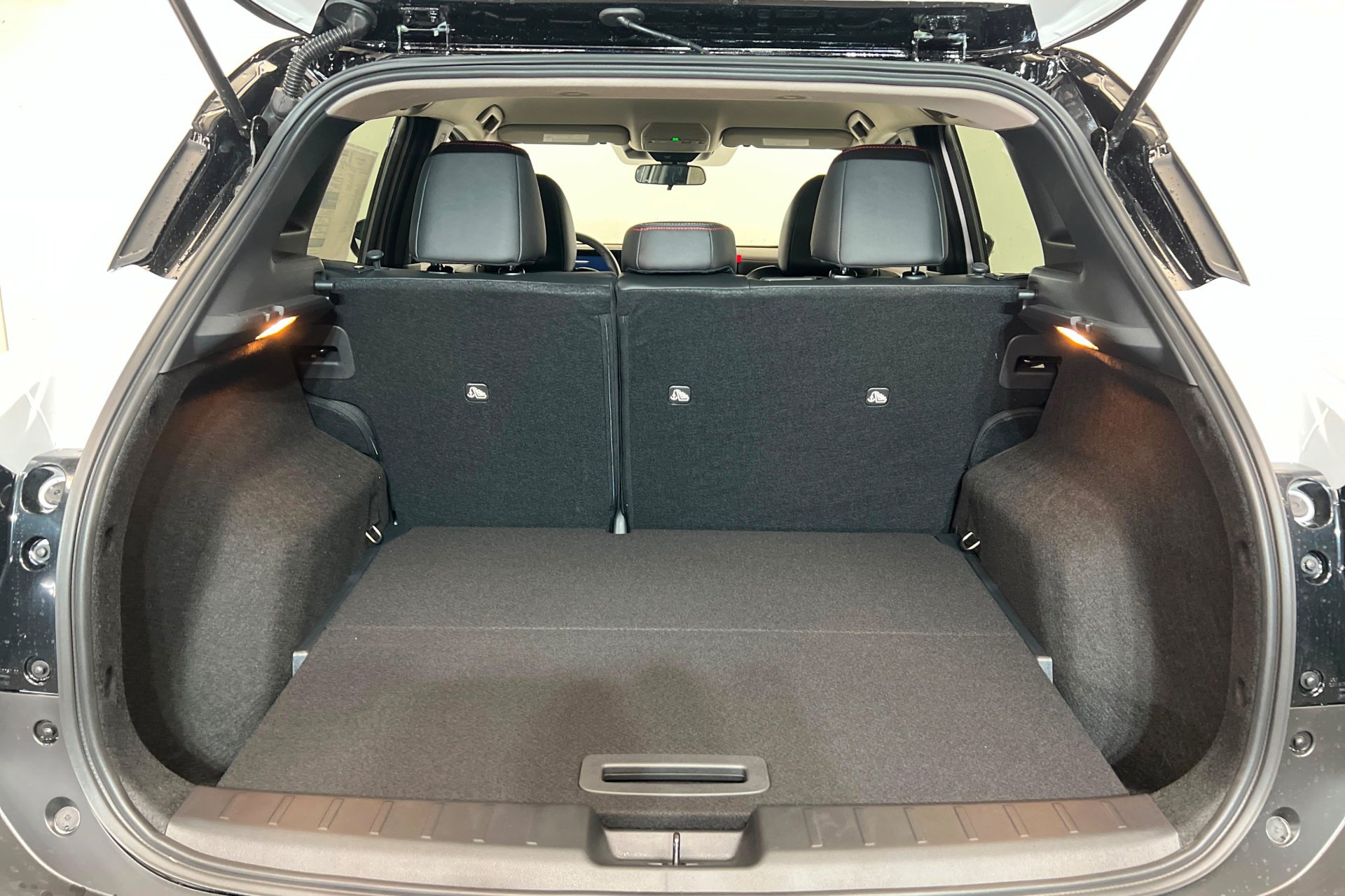 New 2026 Aspen White TriCoat / Super Black Two-tone Nissan SR image 23
