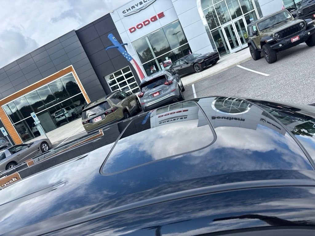 Used 2023 Black Honda EX-L image 8