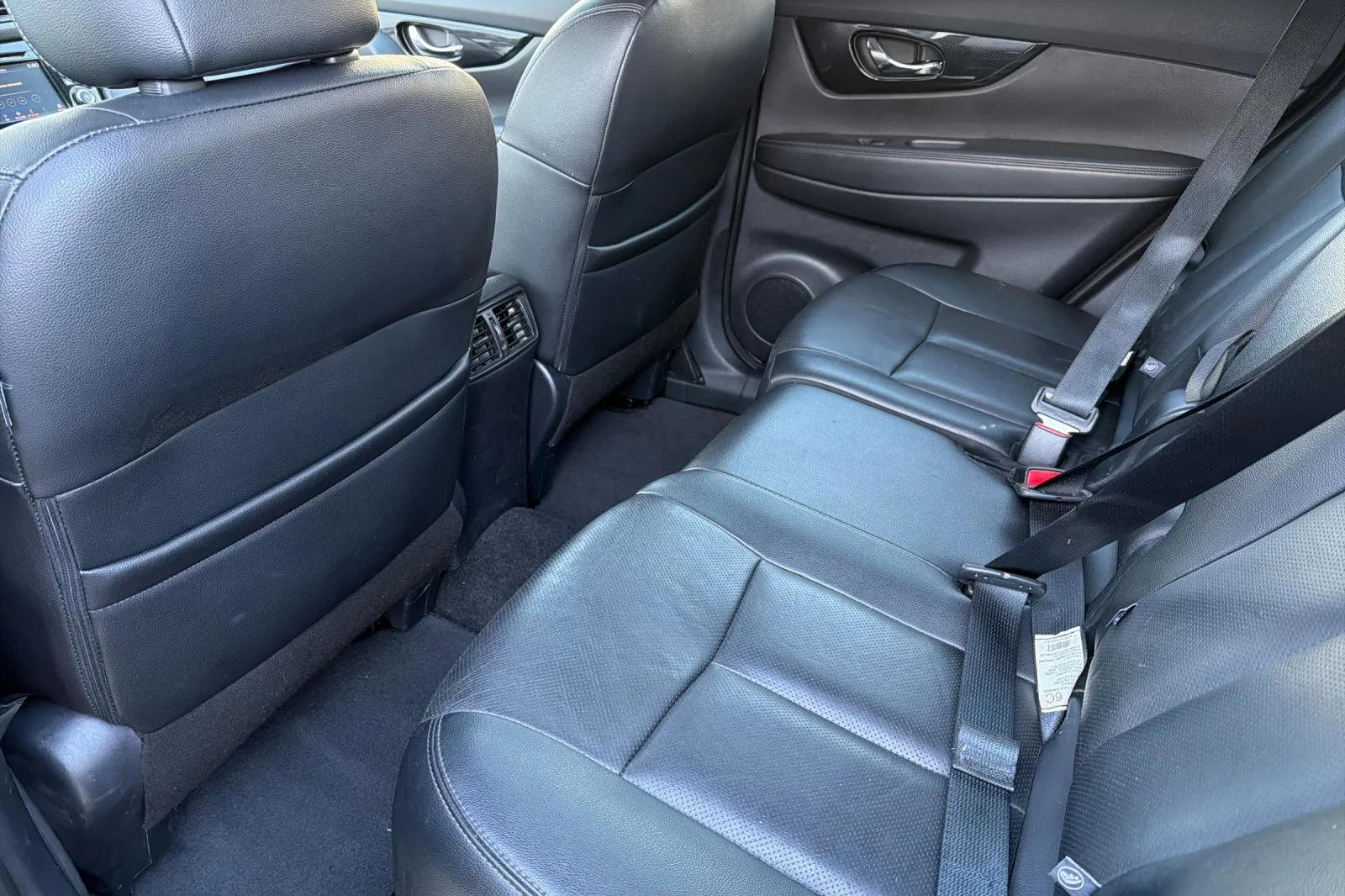 Used 2019 Caspian Blue Metallic Nissan SL image 10