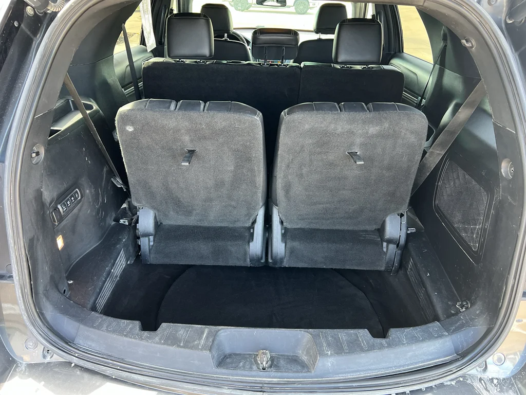 Used 2016 Magnetic Metallic Ford Limited image 9