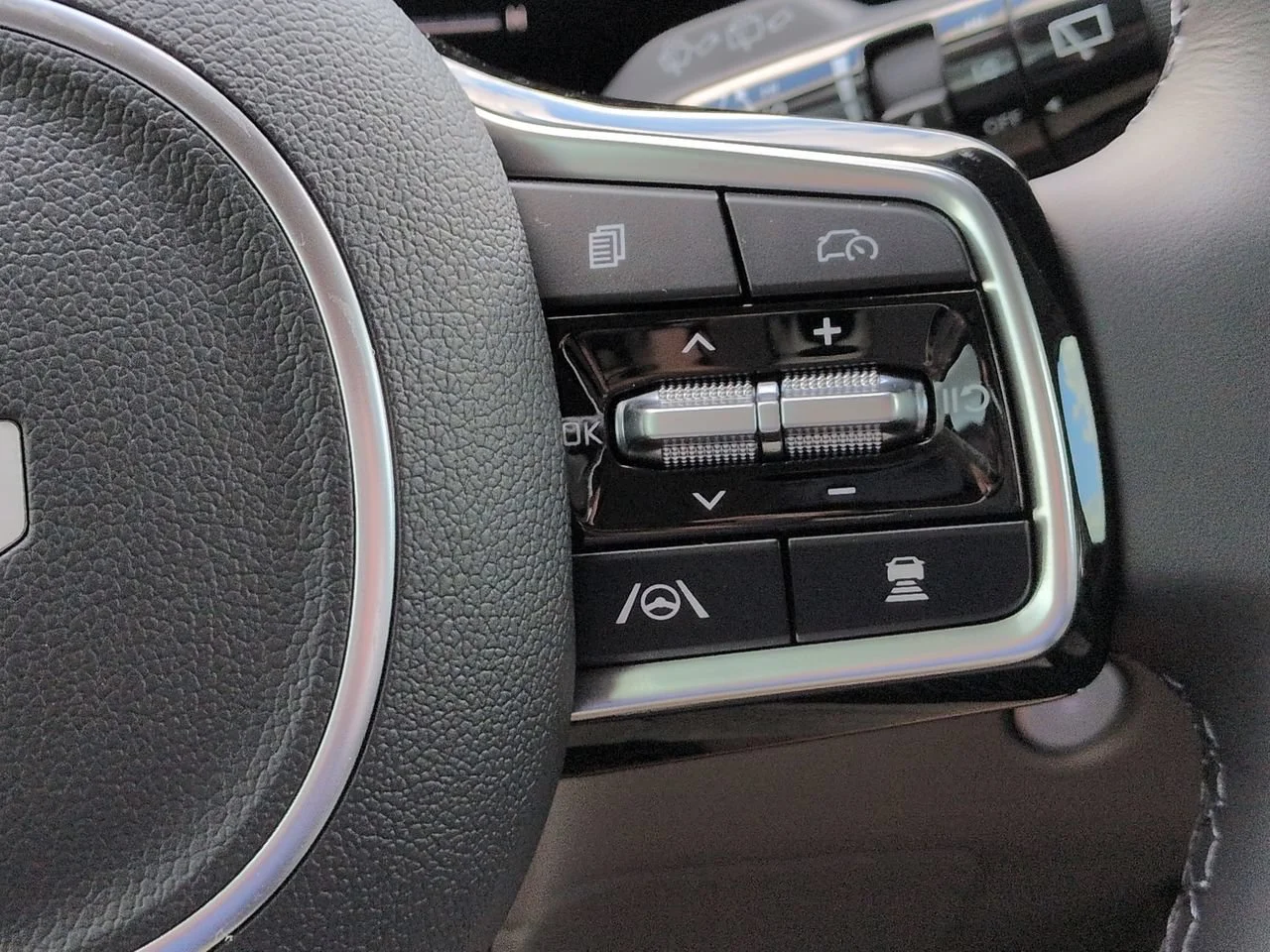 New 2026 Ceramic Silver Kia EX image 31