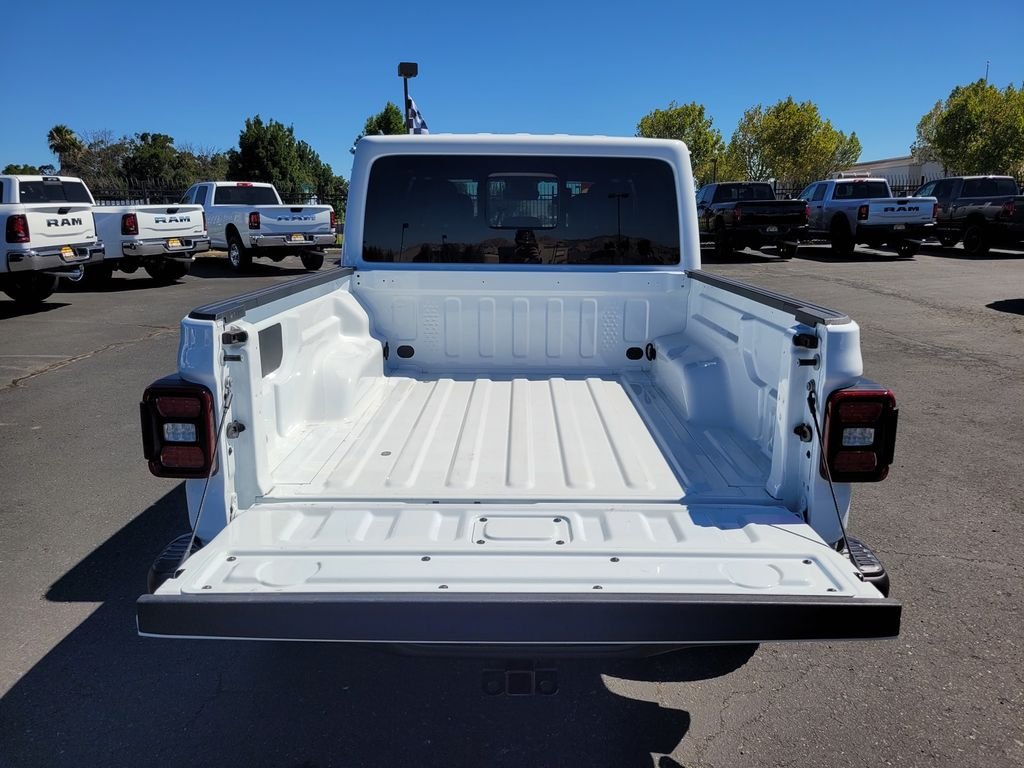 Used 2025 White Jeep Mojave image 10